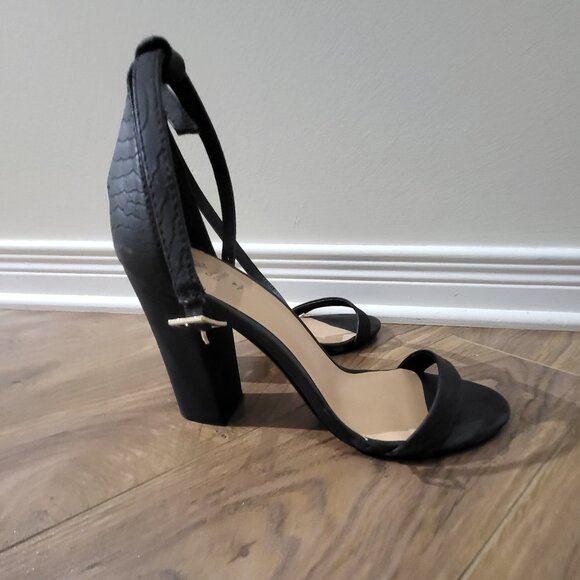 Black sandals - Picture 1 of 2